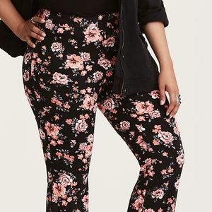 NWOT TORRID SIZE 16 FLORAL PANTS